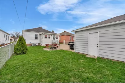 912 Dawnwood Drive, Parma, OH 44134 - Photo 27