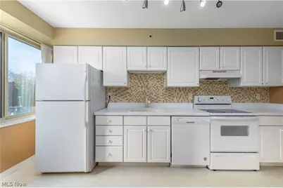 12520 Edgewater Drive #210, Oakwood, OH 44107 - Photo 13