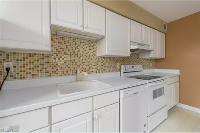 12520 Edgewater Drive #210, Oakwood, OH 44107 - Photo 17