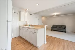 2535 Royal County Down, Uniontown, OH 44685 - Photo 5