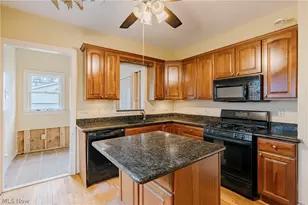 3078 Scarborough Rd, Cleveland Heights, OH 44118 - Photo 9