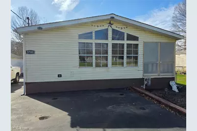 3700 Liberty Avenue, Hubbard, OH 44425 - Photo 1