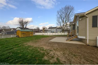 223 E 9th Street, Uhrichsville, OH 44683 - Photo 5