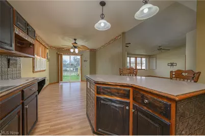 223 E 9th Street, Uhrichsville, OH 44683 - Photo 13