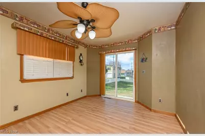 223 E 9th Street, Uhrichsville, OH 44683 - Photo 15