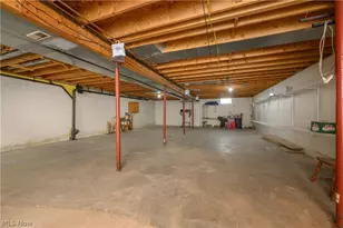 223 E 9th St, Uhrichsville, OH 44683 - Photo 23