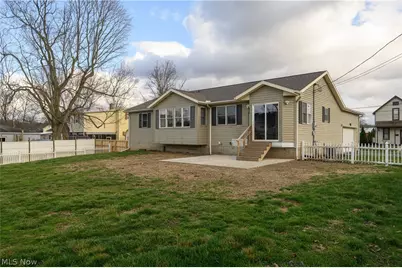 223 E 9th Street, Uhrichsville, OH 44683 - Photo 7