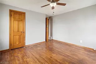 9504 S Highland Ave, Garfield Heights, OH 44125 - Photo 17