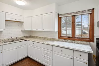 9504 S Highland Avenue, Garfield Heights, OH 44125 - Photo 11