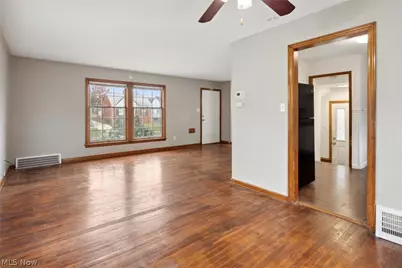 9504 S Highland Avenue, Garfield Heights, OH 44125 - Photo 7