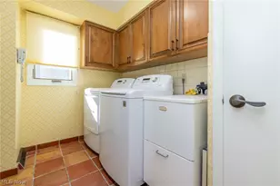 29249 Orangewood Dr, Orange, OH 44122 - Photo 19