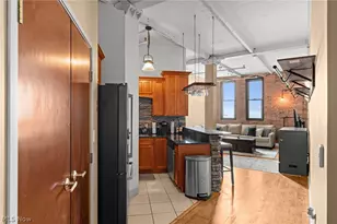 1133 W 9th St, Loveland, OH 44113 - Photo 3