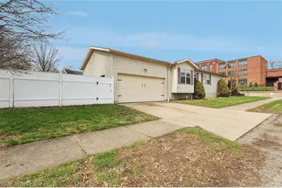 134 Hazelwood Avenue, Barberton, OH 44203 - Photo 5