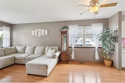 134 Hazelwood Avenue, Barberton, OH 44203 - Photo 9