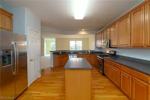 9119 Chatham Cir, North Ridgeville, OH 44039 - Photo 13