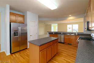 9119 Chatham Cir, North Ridgeville, OH 44039 - Photo 9