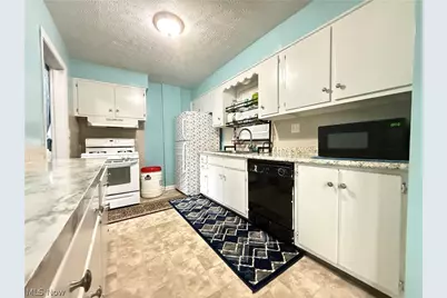 1068 Easton Drive, Akron, OH 44310 - Photo 11