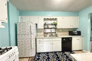 1068 Easton Dr, Akron, OH 44310 - Photo 9