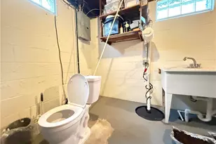 1068 Easton Dr, Akron, OH 44310 - Photo 31