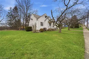 163 E Ford Ave, Barberton, OH 44203 - Photo 3