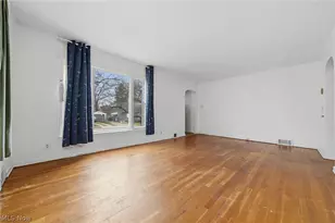 163 E Ford Ave, Barberton, OH 44203 - Photo 7