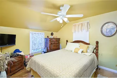 942 Bellflower Avenue SW, Canton, OH 44710 - Photo 11