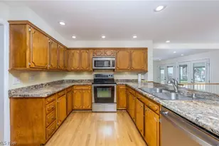 105 Country Club Dr, Marietta, OH 45750 - Photo 9