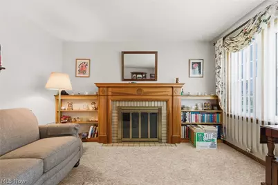 2883 Sharonwood Avenue NW, Canton, OH 44708 - Photo 9