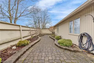 22137 Meadownorth Ct, Strongsville, OH 44149 - Photo 33