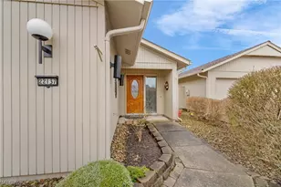 22137 Meadownorth Ct, Strongsville, OH 44149 - Photo 5