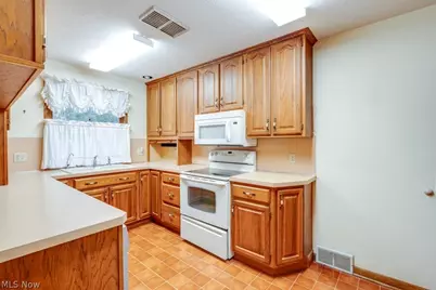 5918 Mapledell Street, Canton, OH 44718 - Photo 15