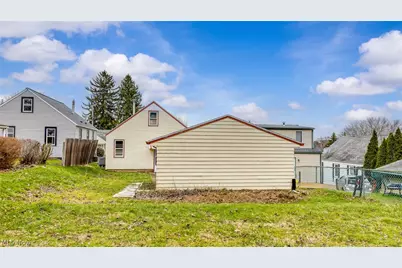 1614 Colonial Boulevard NE, Canton, OH 44714 - Photo 3