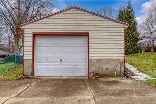 1614 Colonial Blvd NE, Canton, OH 44714 - Photo 45