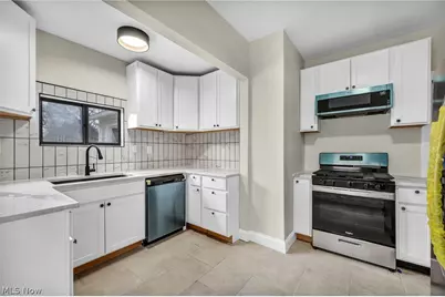 13910 Bartlett Avenue, Loveland, OH 44120 - Photo 7