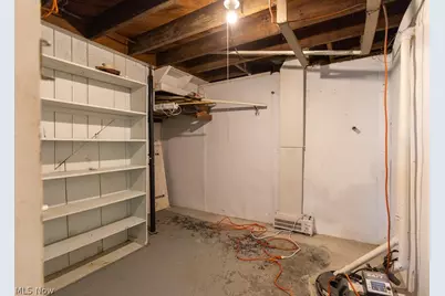 1582 Evergreen Avenue, Akron, OH 44301 - Photo 33