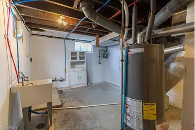 1582 Evergreen Avenue, Akron, OH 44301 - Photo 31