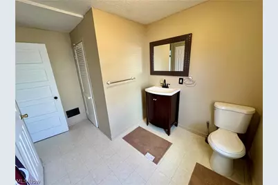 909 Clarendon Avenue SW, Canton, OH 44710 - Photo 21