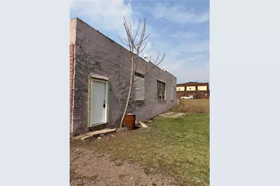 519 Hartung Place NE, Canton, OH 44704 - Photo 3