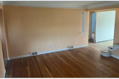 5127 Erwin Street, Maple Heights, OH 44137 - Photo 5