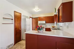 4252 Ridgeview Rd, Loveland, OH 44144 - Photo 7