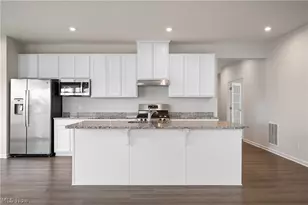 6811 Harrington Court Avenue NE, Canton, OH 44721 - Photo 7