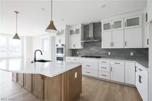 32610 Trillium Ct, Avon Lake, OH 44012 - Photo 7