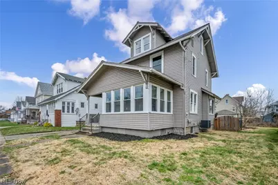 39 25th Street NW, Barberton, OH 44203 - Photo 3