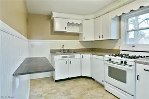 1787 Bonnie Brae Ave NE, Warren, OH 44483 - Photo 7