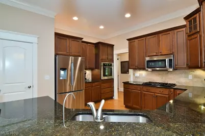 11101 E Washington Street, Chagrin Falls, OH 44023 - Photo 13