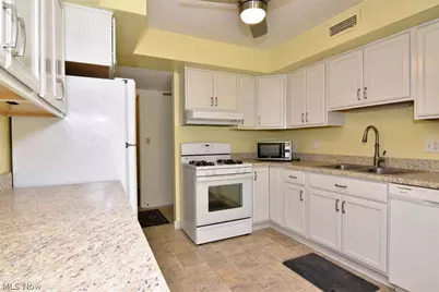 6270 Greenwood #302, Sagamore Hills, OH 44067 - Photo 7