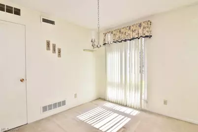 6270 Greenwood #302, Sagamore Hills, OH 44067 - Photo 9