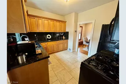 10606 Langton Avenue, Garfield Heights, OH 44125 - Photo 7