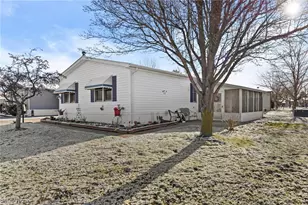 22 Lees Ln, Olmsted Twp, OH 44138 - Photo 3