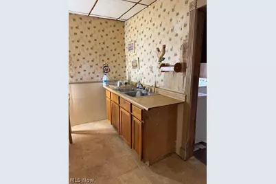 626 High Street, Wellsburg, WV 26070 - Photo 9